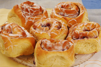 Cinnamon Roll (12)